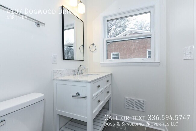 Building Photo - 4107 Dogwood Dr