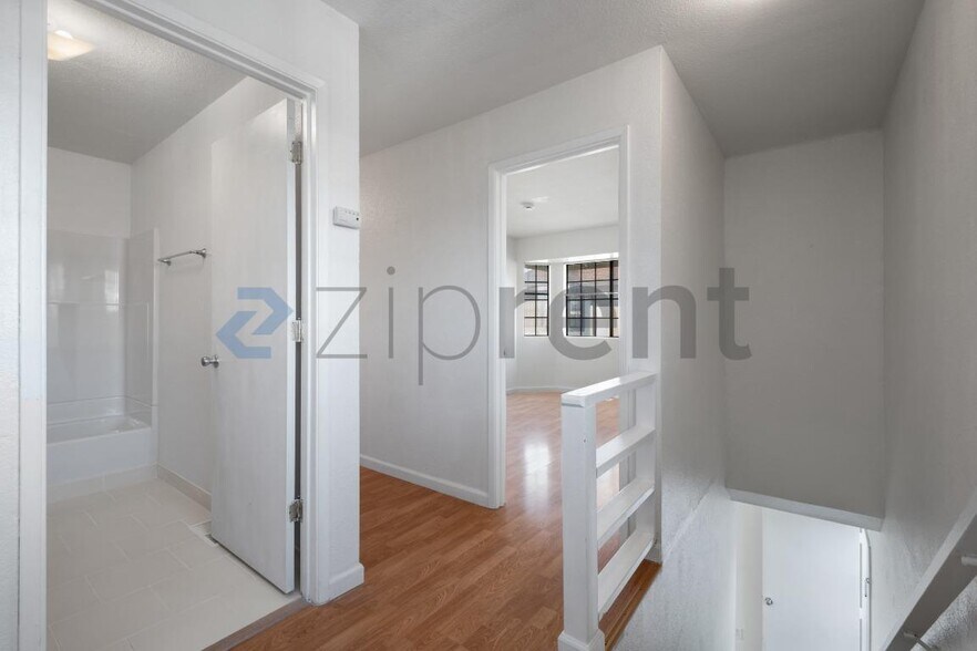 Building Photo - 417 1st St