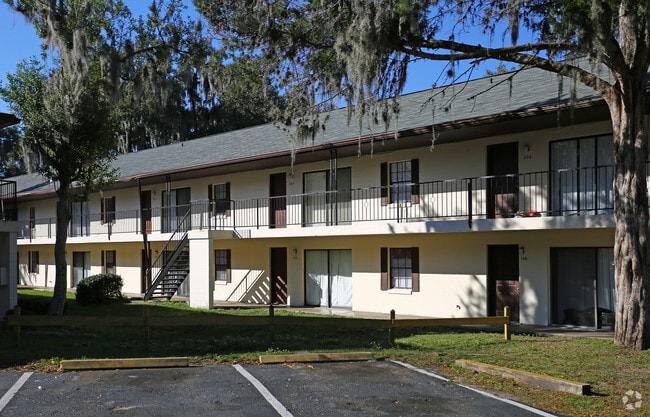Primary Photo - Gladewinds Apartments