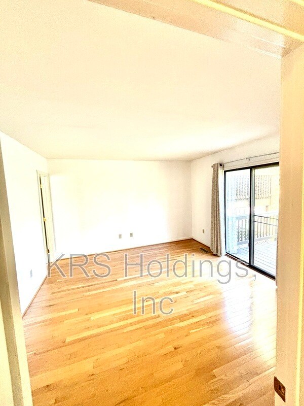Building Photo - 542 Whitcover Cir