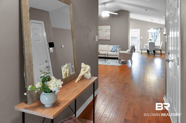 Building Photo - 8254 Magnolia Village Dr N