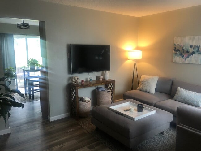 Building Photo - 2 Bed- 1 Bath on Darby West Side