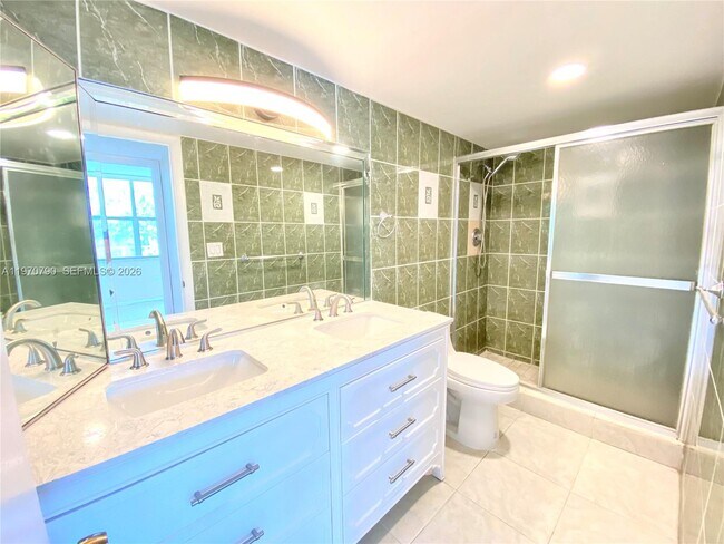 Building Photo - 1300 NE Miami Gardens Dr