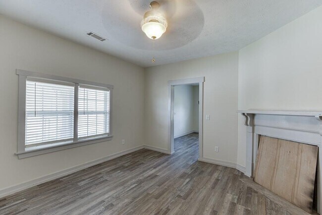 Building Photo - 1051 Gage Dr