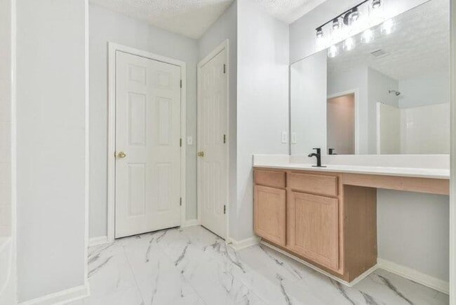 Building Photo - 6125 Brookechase Ln