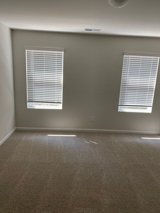 Building Photo - 4 bed/2.5 bath home in Troutman!
