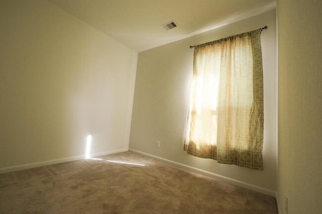 Building Photo - 4426 S Vineyard Mdw Ln