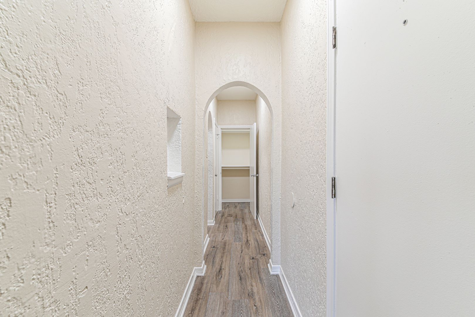 Building Photo - 1324 N Peterson Ave