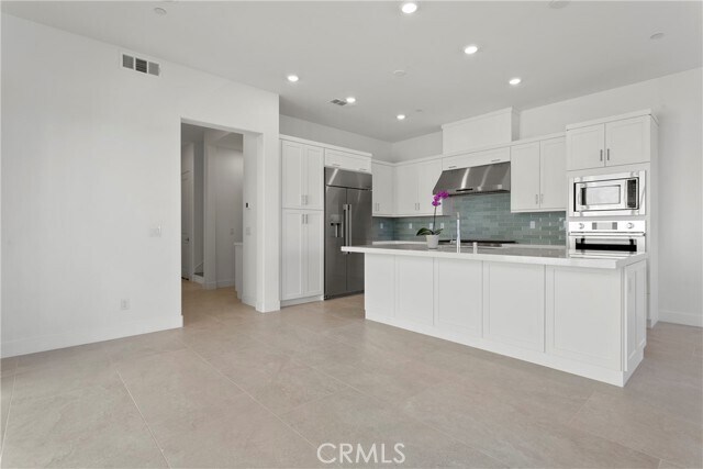 Building Photo - 612 Chinon