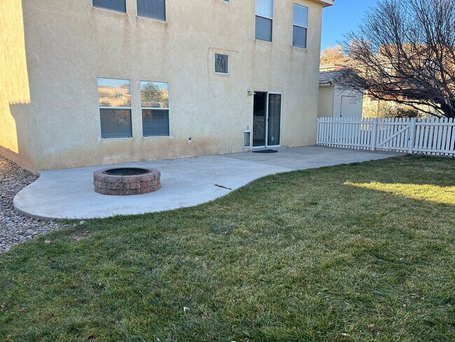 Building Photo - 5 bed / 4 bath | Desirable NW Albuquerque ...