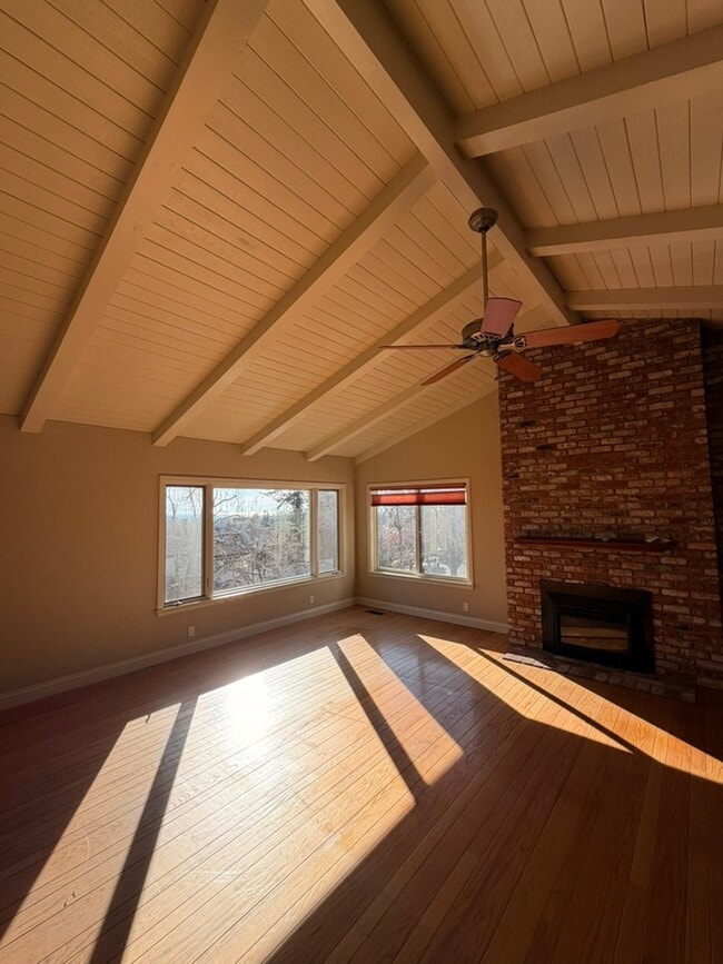 Building Photo - 242 Sandringham Rd