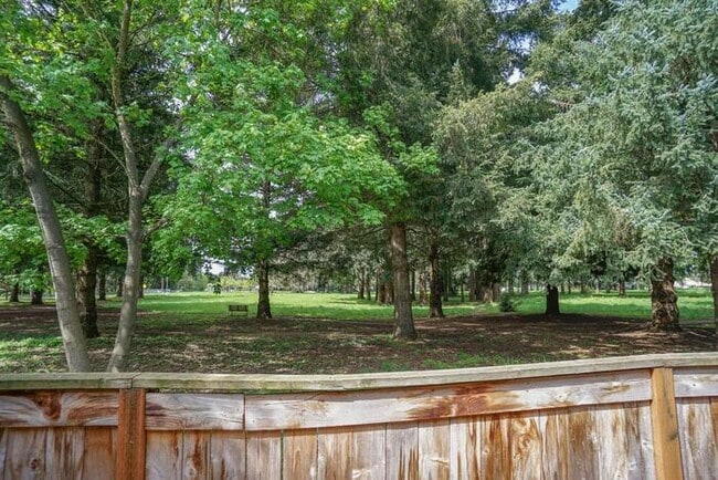 Building Photo - 5824 NE 80th Ct