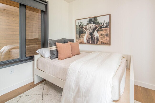 Building Photo - 4 Boathouse Way