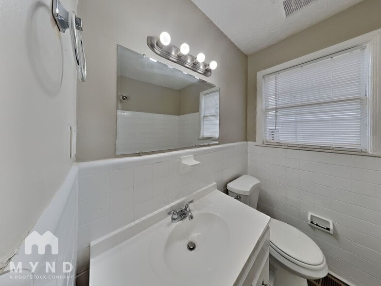 Building Photo - 1284 Westmont Rd SW