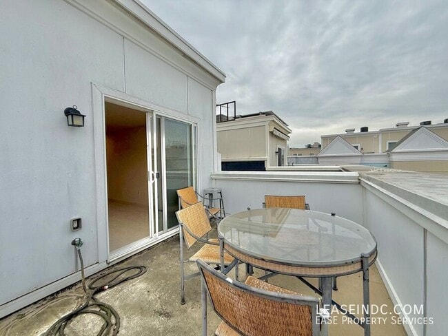 Building Photo - 1041 5th St SE