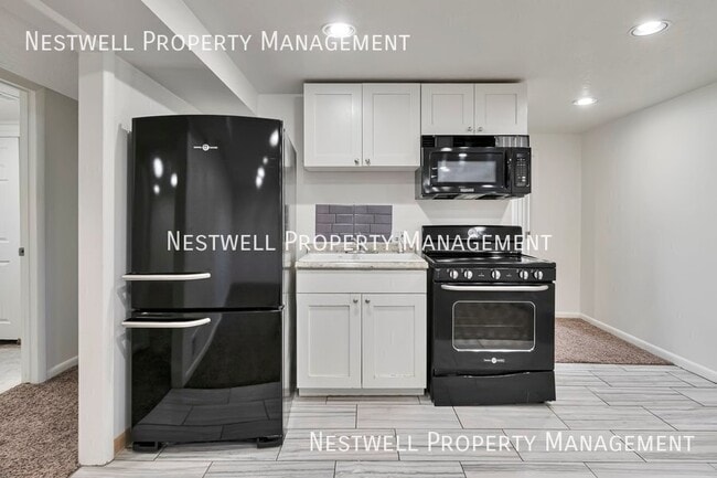 Primary Photo - 1335 E Maplewood Cir