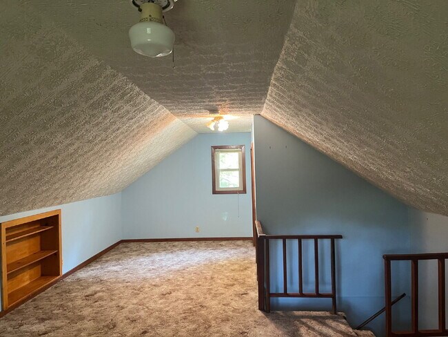 Building Photo - "Charming 2-Bedroom Retreat with Spacious 1200 Sq Ft Layout in Scenic Carthage!" Lake Front views...