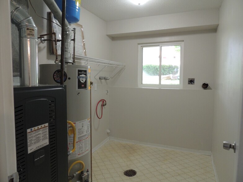 Building Photo - 2664 Bahamas Way