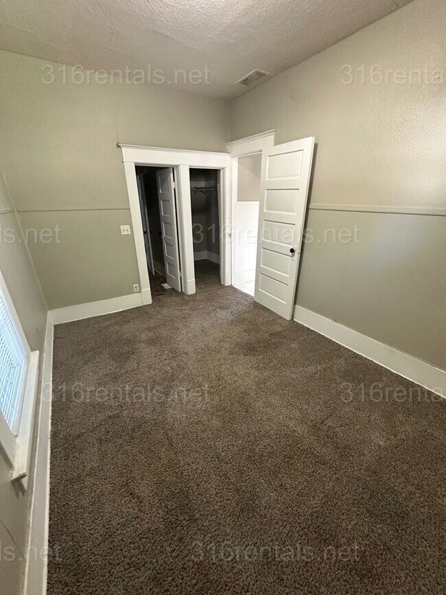 Building Photo - $1200 - 3 bedroom 1 bath - Single Family Home