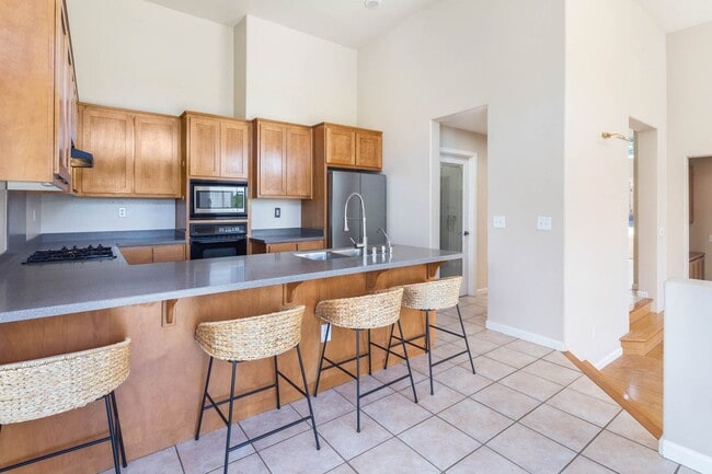 Building Photo - Gorgeous 4 Bedroom with SOLAR in Shadow Lakes!