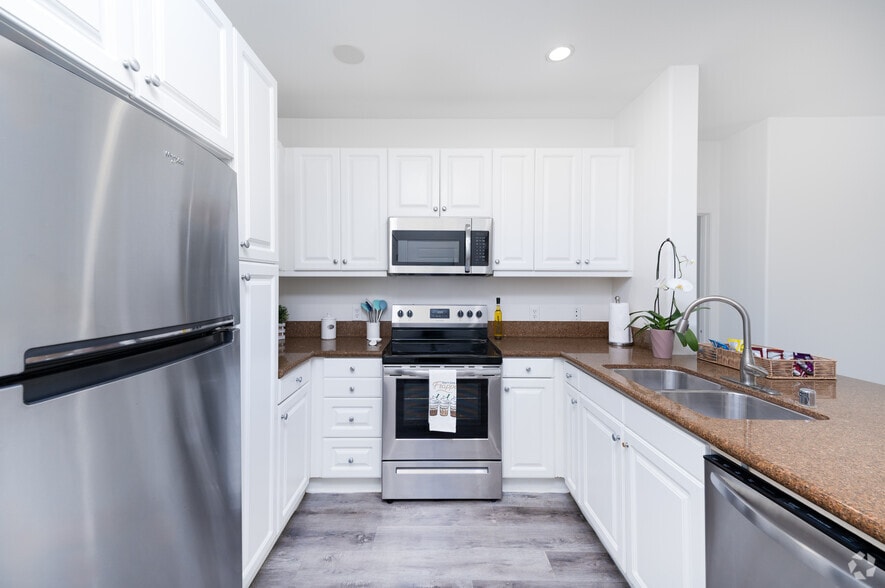 Primary Photo - Glendora Park Place Apartments