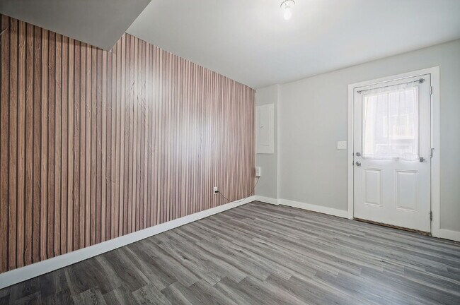 Building Photo - Luxurious 3-bedroom 2.5 bath townhome with Garage in Chesapeake