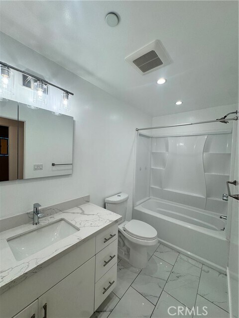 Building Photo - 8109 Cole St