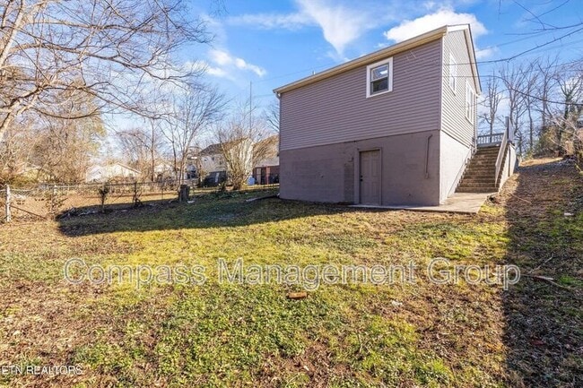 Building Photo - 3615 Lilac Ave