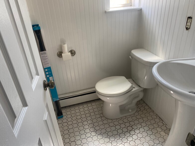 Bathroom - 544 Broad St