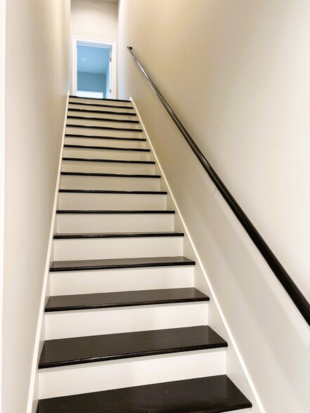 stairs - 107 Centre Sarcelle Blvd
