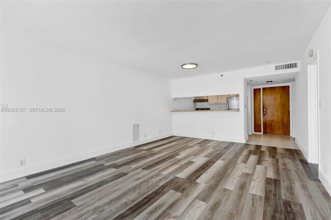 Building Photo - 7601 E Treasure Dr