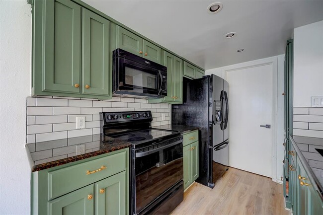 Building Photo - 512 Eberhart Ln