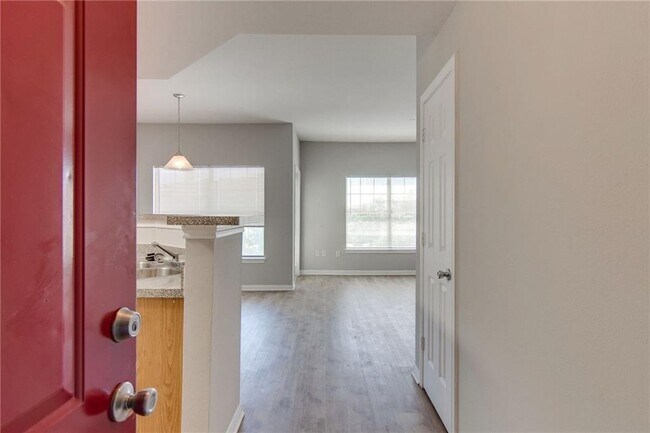 Building Photo - 2320 Gracy Farms Ln
