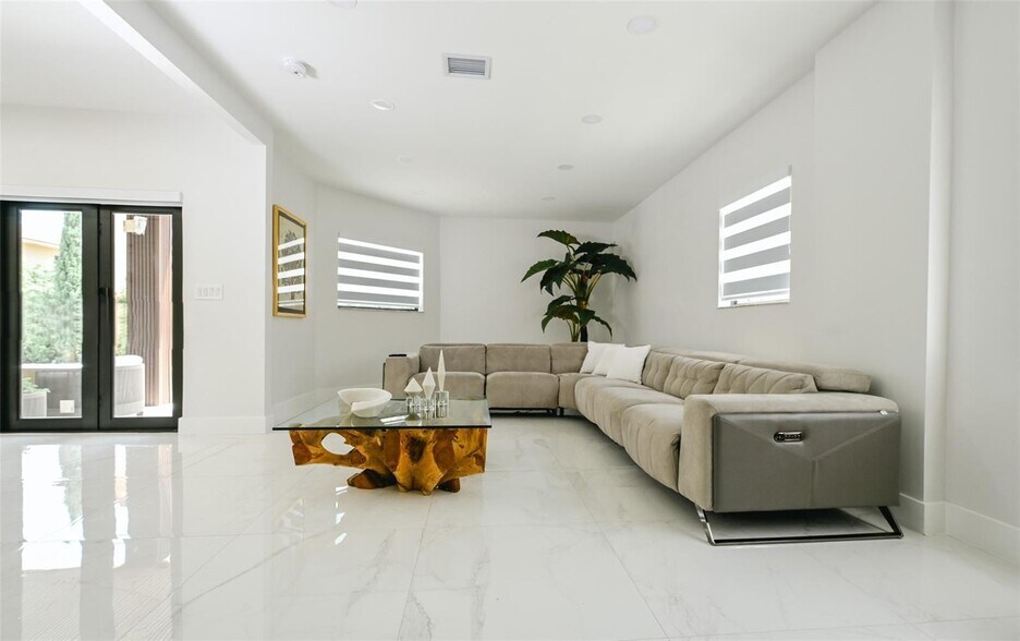 Building Photo - 8450 NW 169th Ter