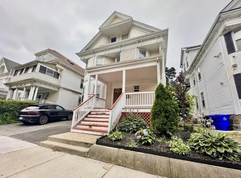 Building Photo - 98 Harrishof St