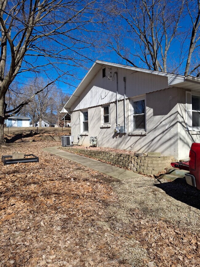 Building Photo - 105 Orchard St