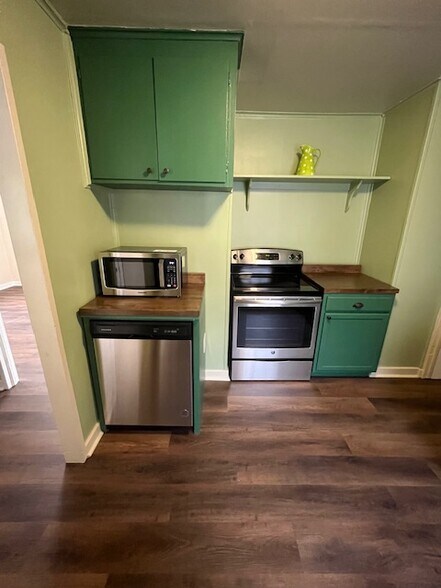 Kitchen - 330 Clover St