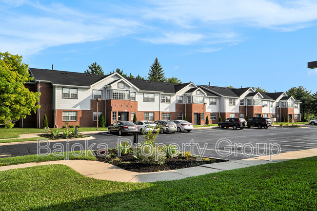 Building Photo - 4434 Trumbull St