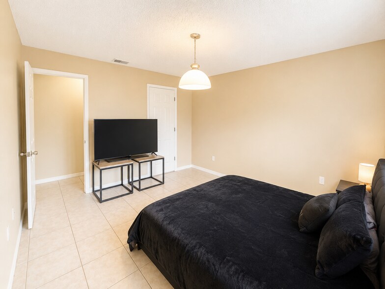 Building Photo - 218 Bermuda Lakes Ln