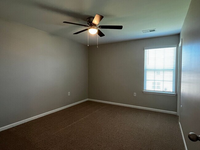 Building Photo - Ultra Spacious Living in Lake Tyler Subdivision