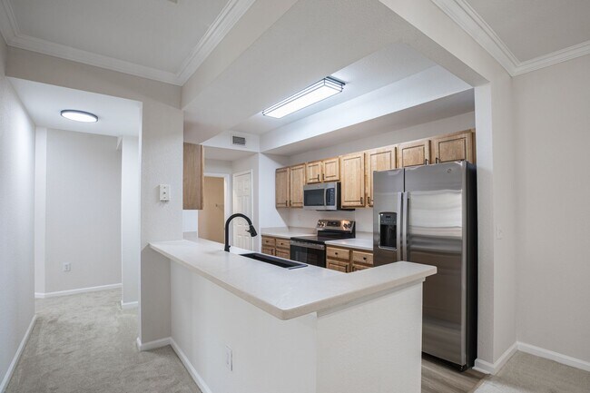 Building Photo - Stunning Condo with Garage