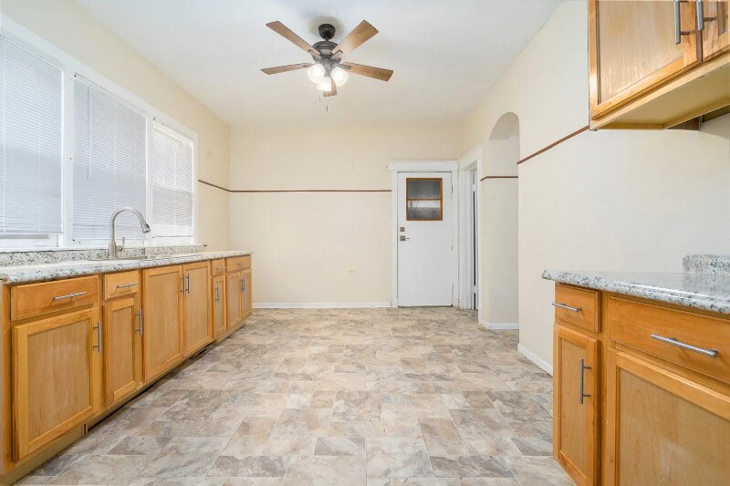 Building Photo - 321 W 105th St