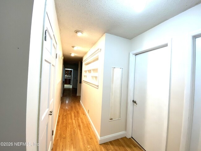 Building Photo - 7252 Holiday Hill Ct