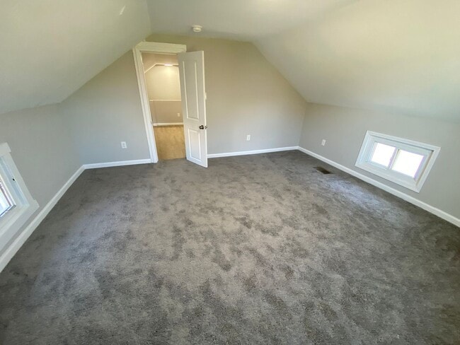 Building Photo - ELMWOOD PLACE - Fully Remodeled 2-3 bed home with 1 bath.