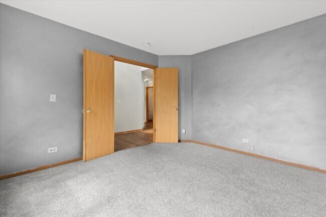 Building Photo - 966 Forest View Way