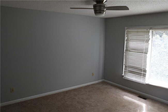 Building Photo - 1251 Green Oak Cir NW