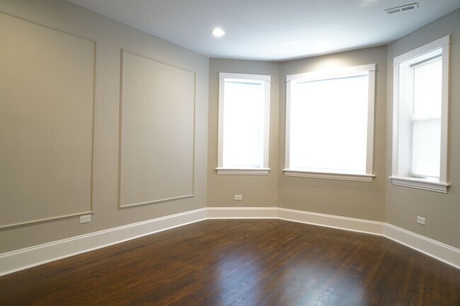 Building Photo - 2848 W Barry Ave