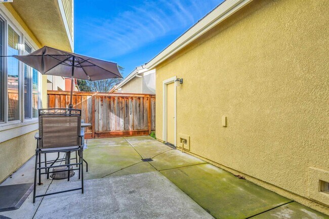 Building Photo - 7459 Starward Dr