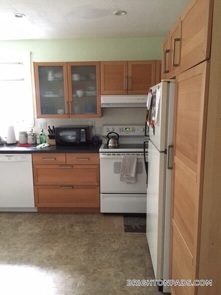 Building Photo - 124 Nonantum St