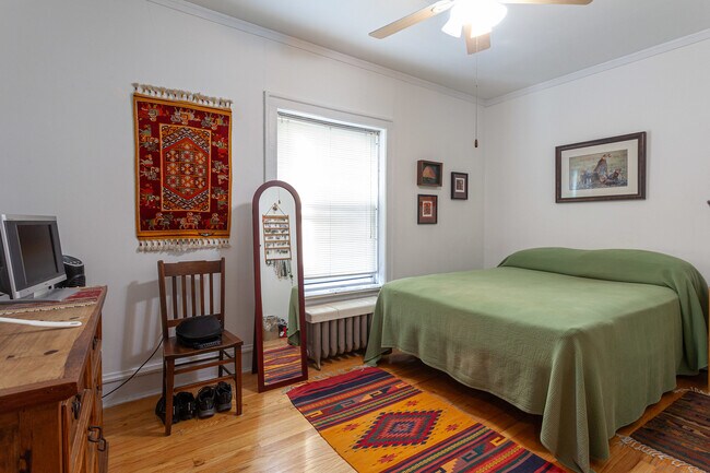 Building Photo - 1451 W Berwyn Ave